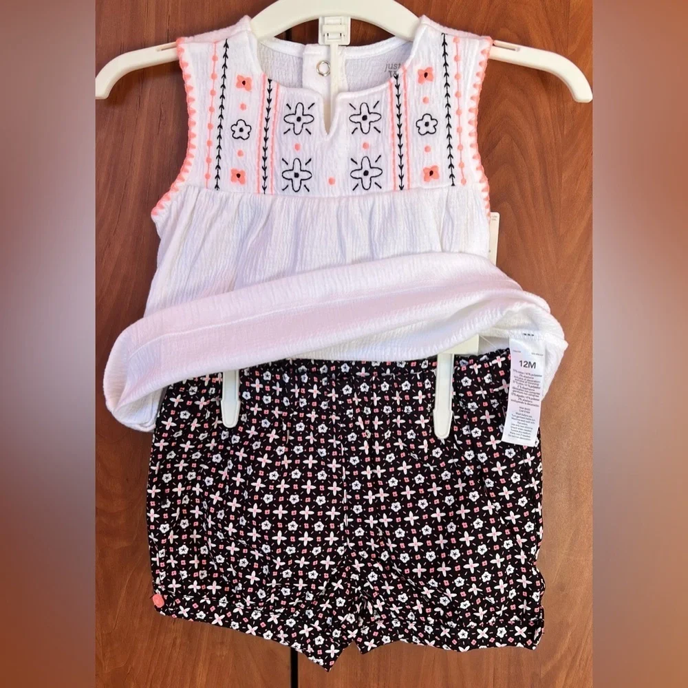 carter’s just one you. - 2pc Top and short set (Size 12m)